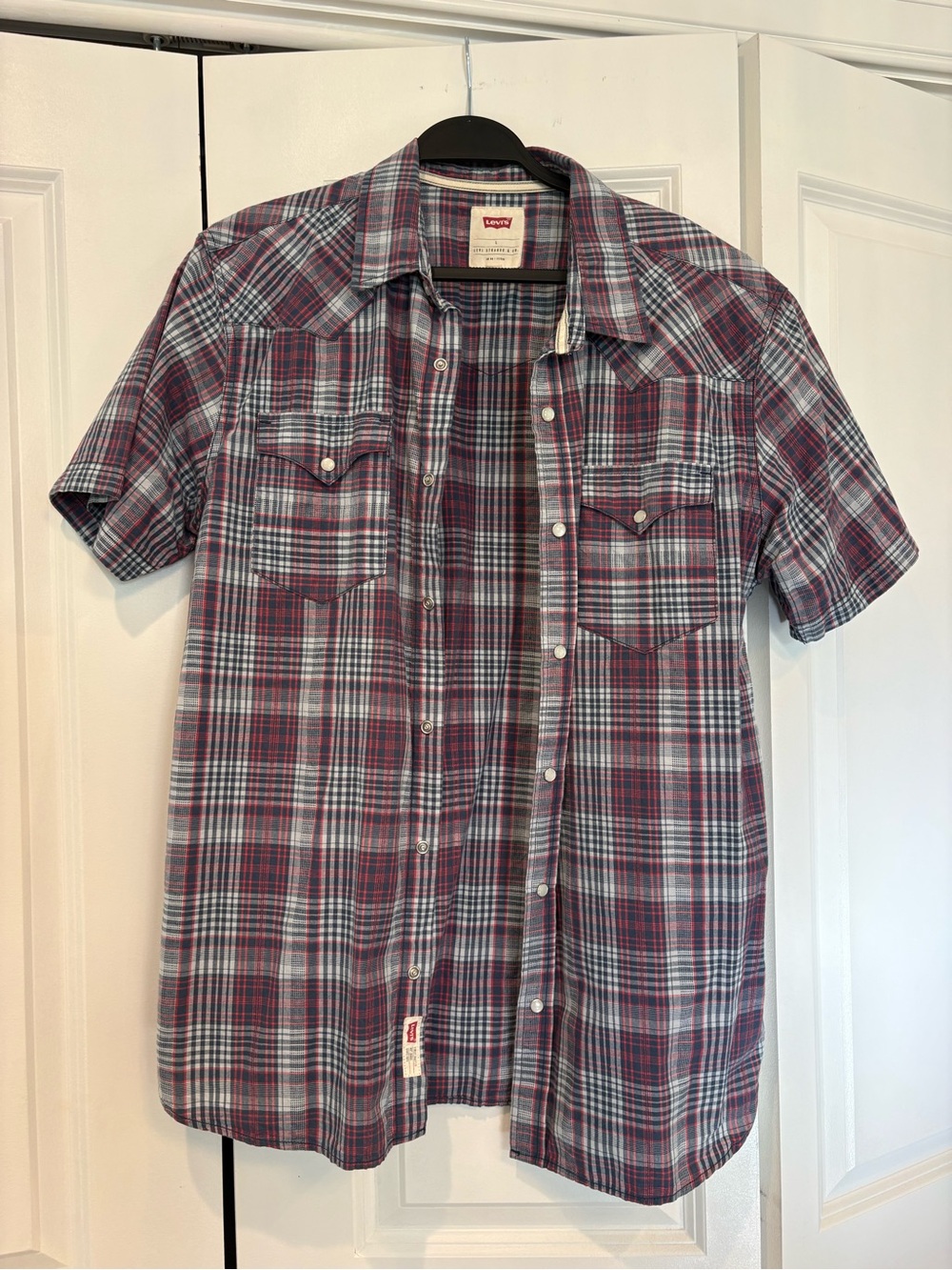 Vintage Levi's Men's Short Sleeve Plaid Button-Down Shirt - Red & Blue